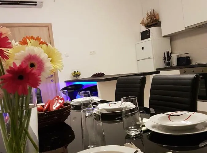 Ana Maria شقة *